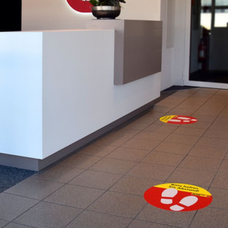 bodenkleber-rund-eckig-abstand-halten bodenkleber-rund-eckig-abstand-halten